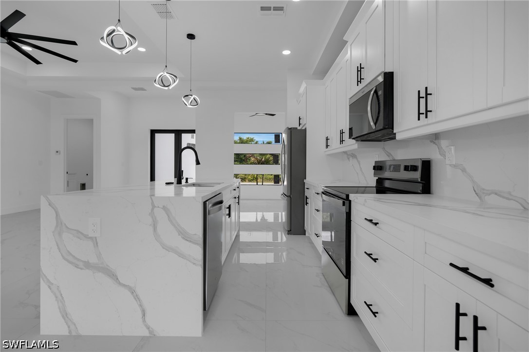 3 Bed SingleFamilyResidence for Sale in Lehigh Acres, photo 15