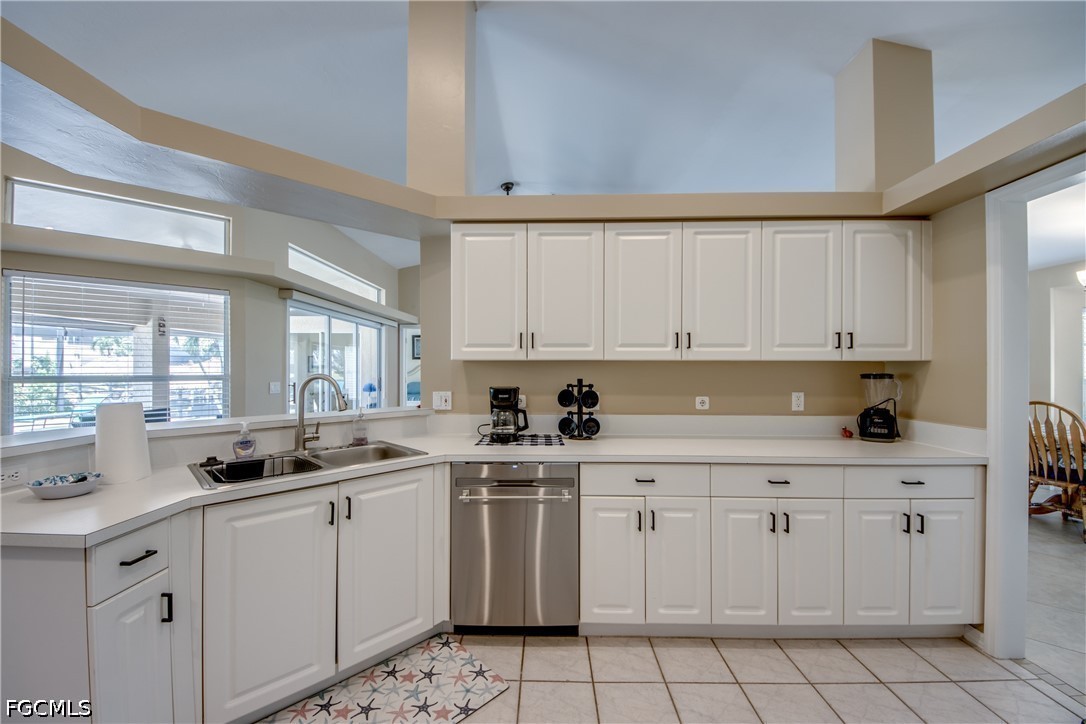 3 Bed Pool Home for Sale in Cape Coral, photo 15