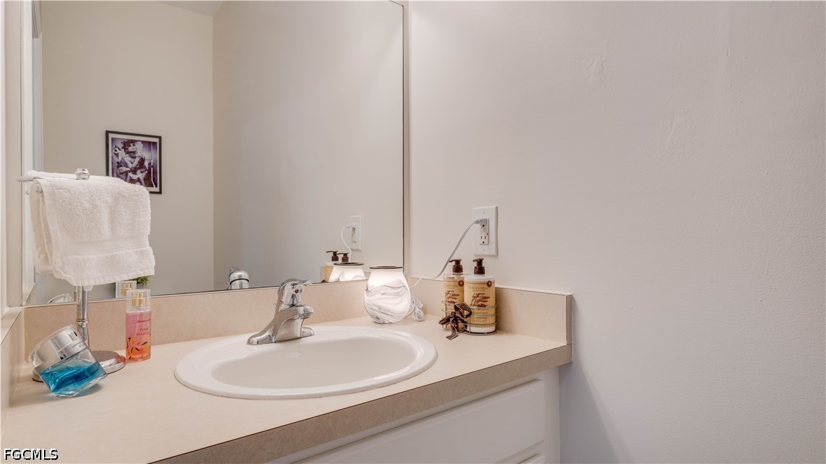 2 Bed Waterfront Home for Sale in Fort Myers, photo 15