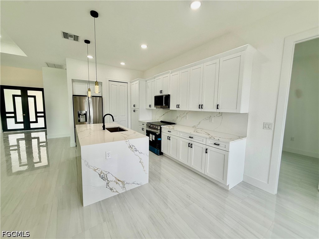 4 Bed SingleFamilyResidence for Sale in Lehigh Acres, photo 15