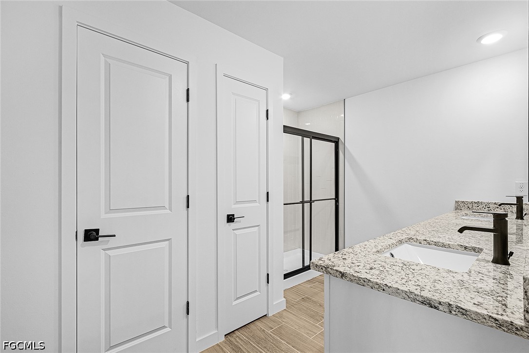 4 Bed SingleFamilyResidence for Sale in Mirror Lakes, photo 15