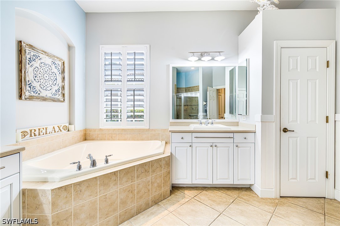 4 Bed Waterfront Home for Sale in Aster Place, photo 15