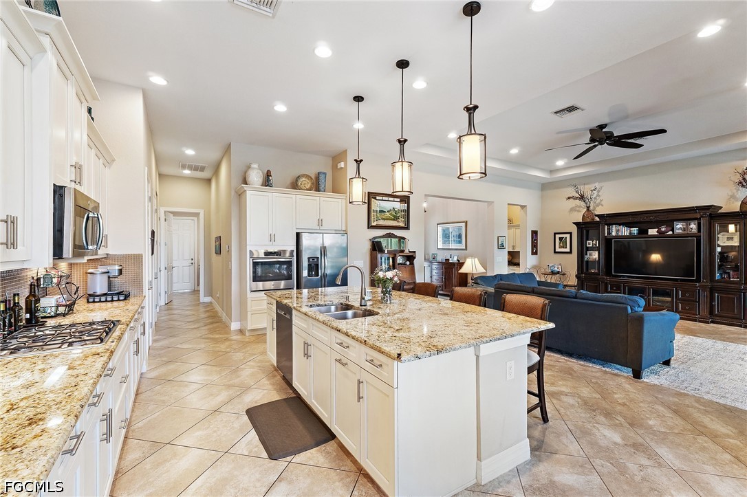 4 Bed Pool Home for Sale in Torrey Pines, photo 15