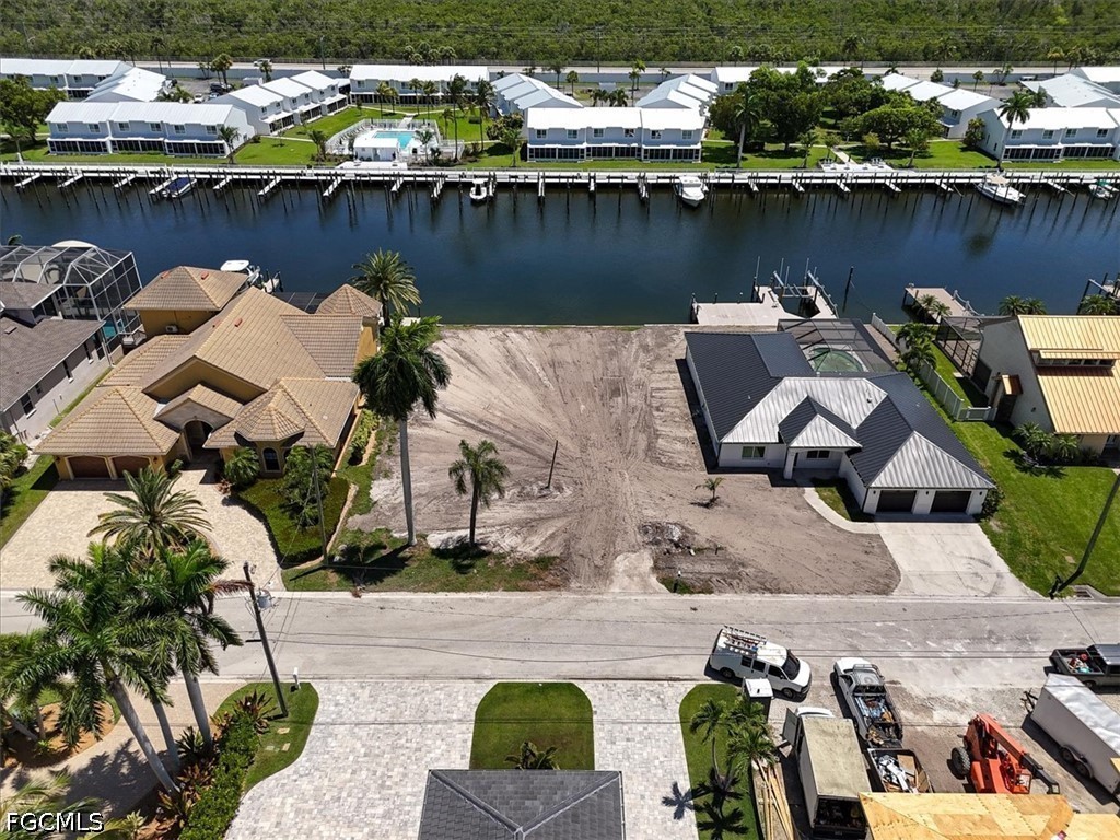 Waterfront Home for Sale in Siesta Isles, photo 15