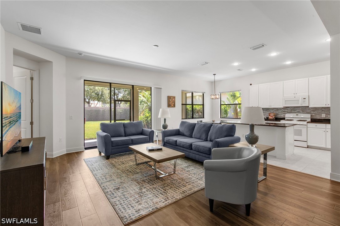 3 Bed SingleFamilyResidence for Sale in Estero, photo 15