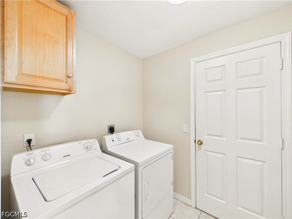4 Bed SingleFamilyResidence for Sale in Fort Myers, photo 15