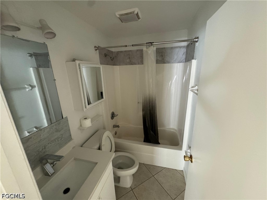 3 Bed SingleFamilyResidence for Sale in Fort Myers, photo 15