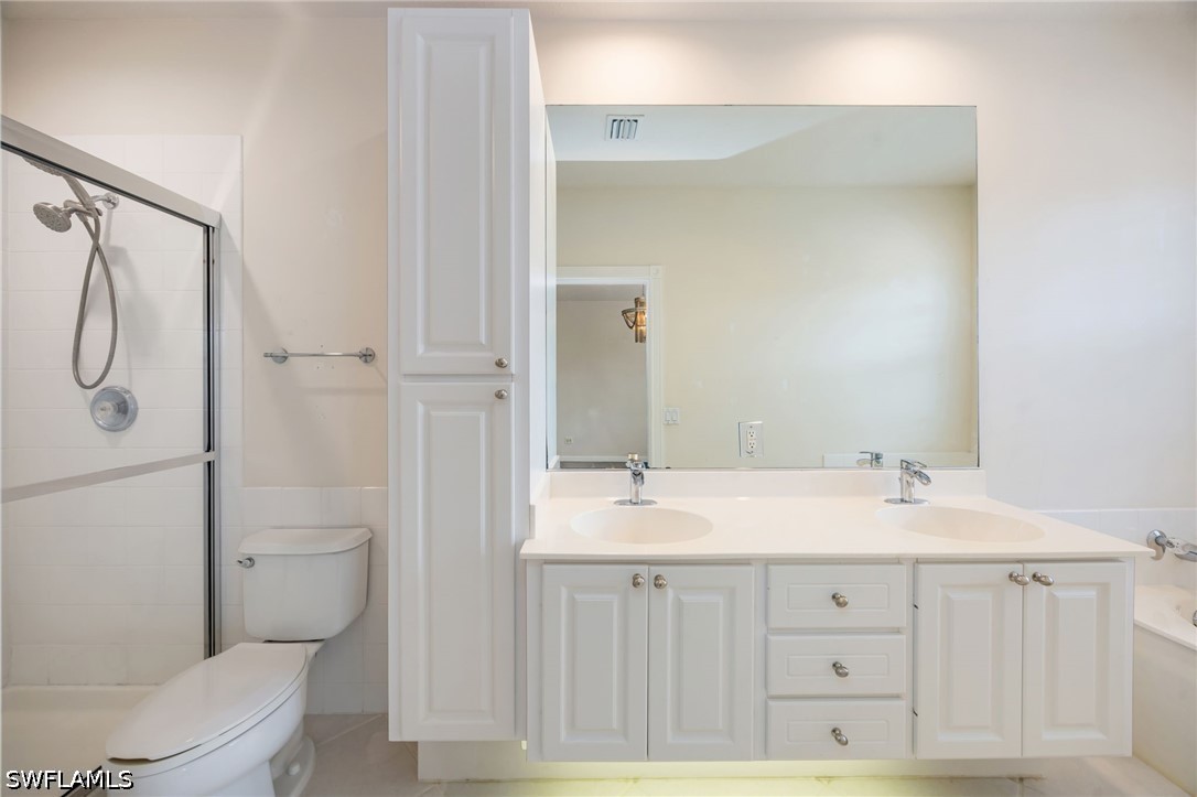 3 Bed Pool Home for Sale in The Cove, photo 15