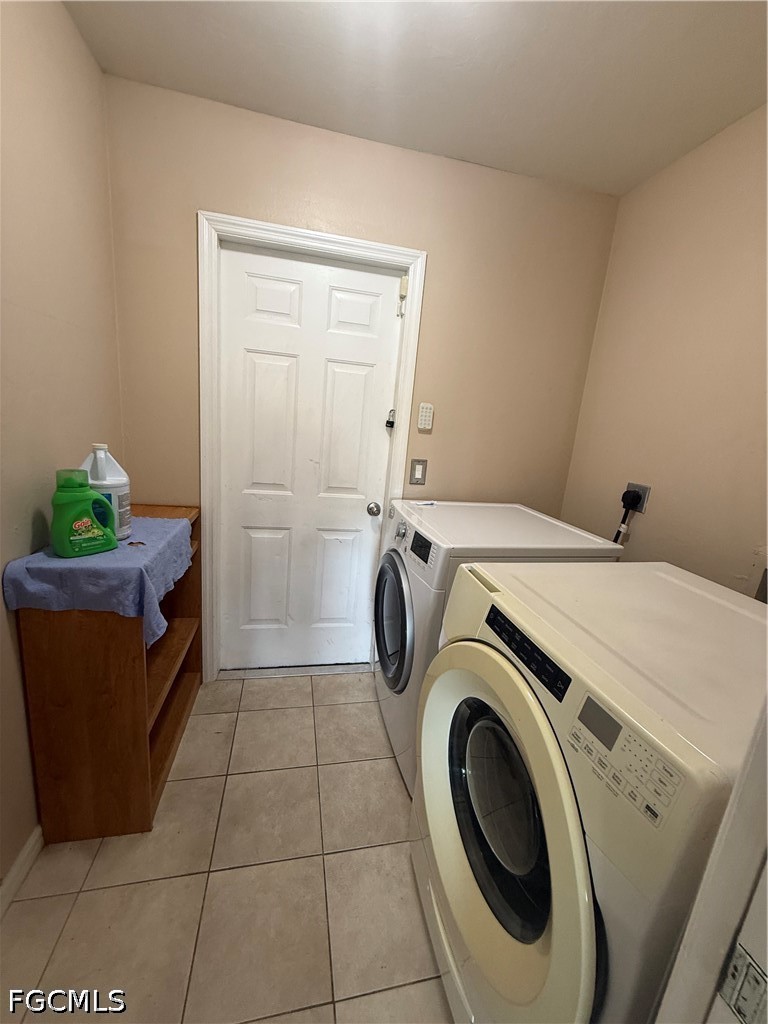 2 Bed Waterfront Home for Sale in Cape Coral, photo 15