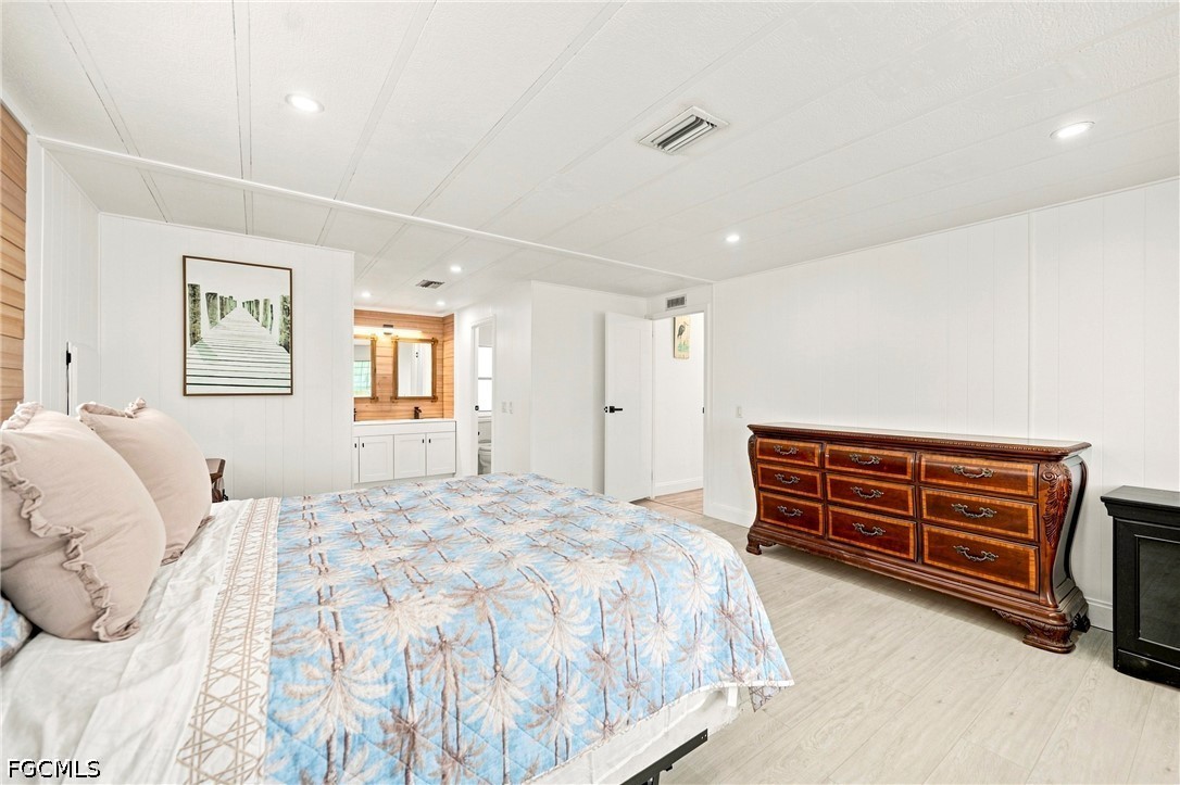 2 Bed ManufacturedHome for Sale in North Fort Myers, photo 15