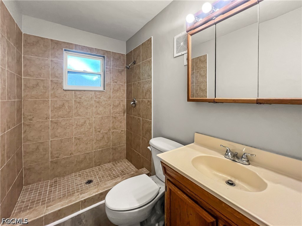 2 Bed Waterfront Home for Sale in Cape Coral, photo 15