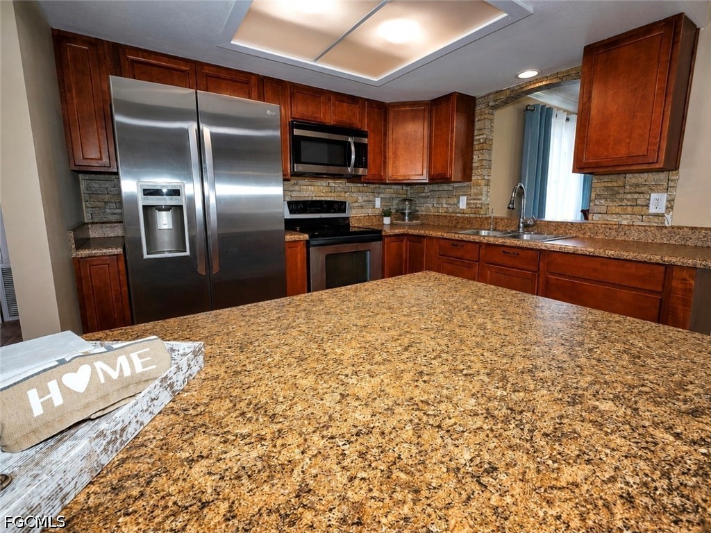 3 Bed SingleFamilyResidence for Sale in North Fort Myers, photo 15