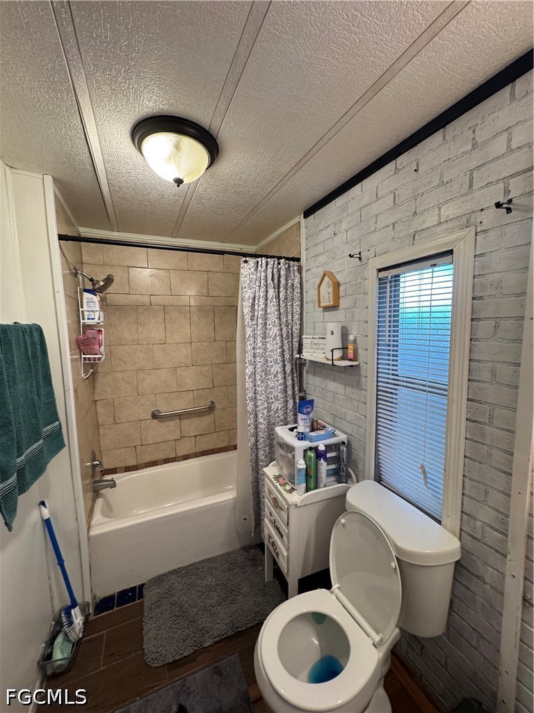 2 Bed Waterfront Home for Sale in Okeechobee, photo 15