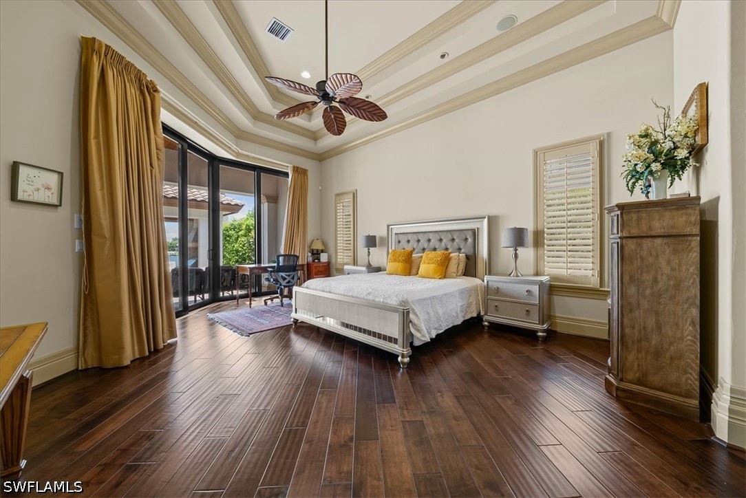 5 Bed Pool Home for Sale in Moorings, photo 15