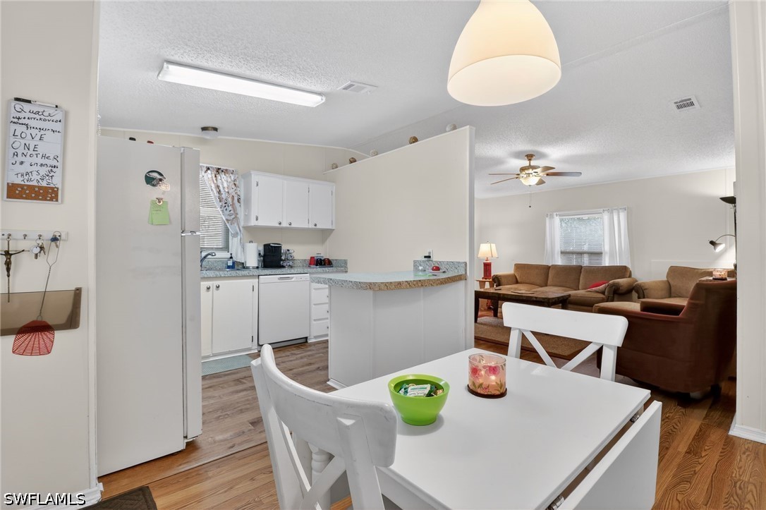 2 Bed ManufacturedHome for Sale in Naples, photo 15