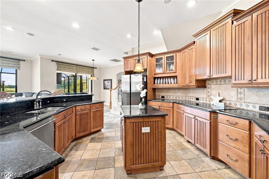 3 Bed Pool Home for Sale in Country Club, photo 15