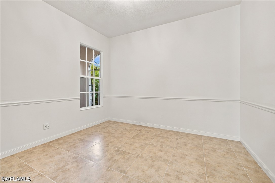 3 Bed Waterfront Home for Sale in Village Walk, photo 15