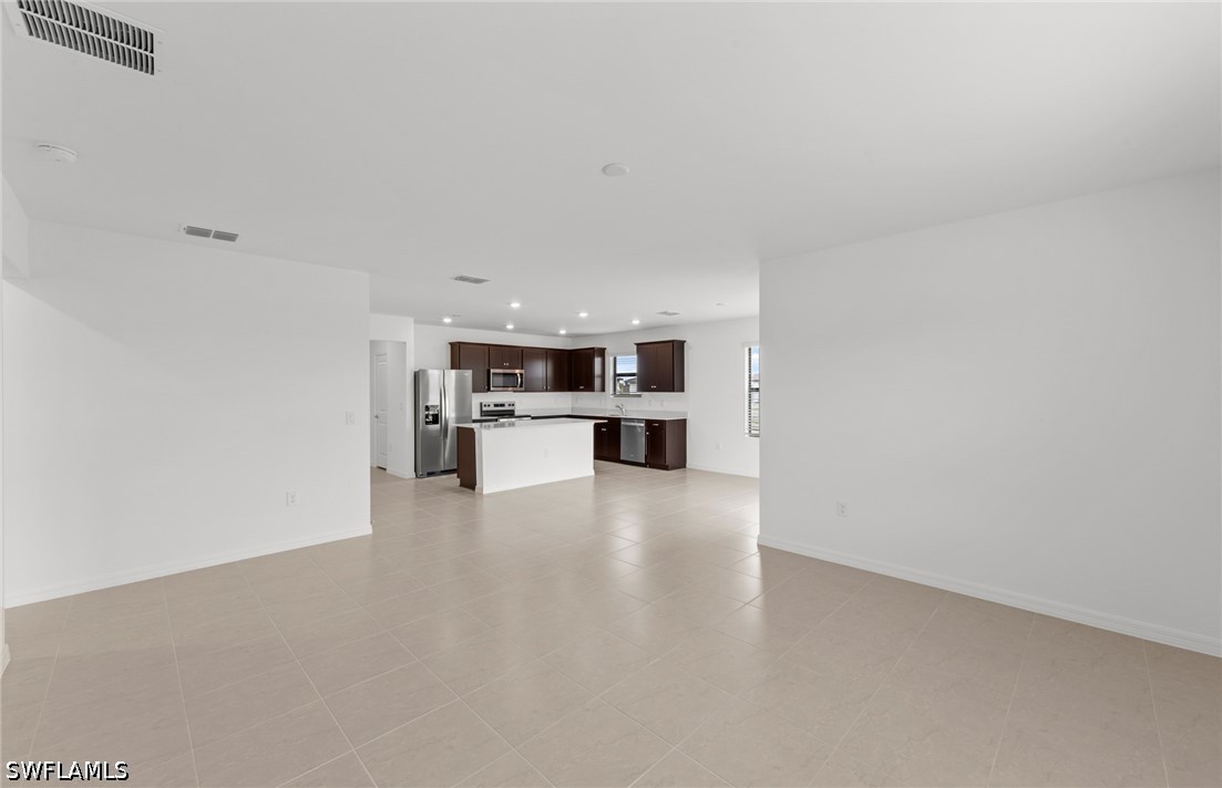 4 Bed SingleFamilyResidence for Sale in Whispering Lakes, photo 15