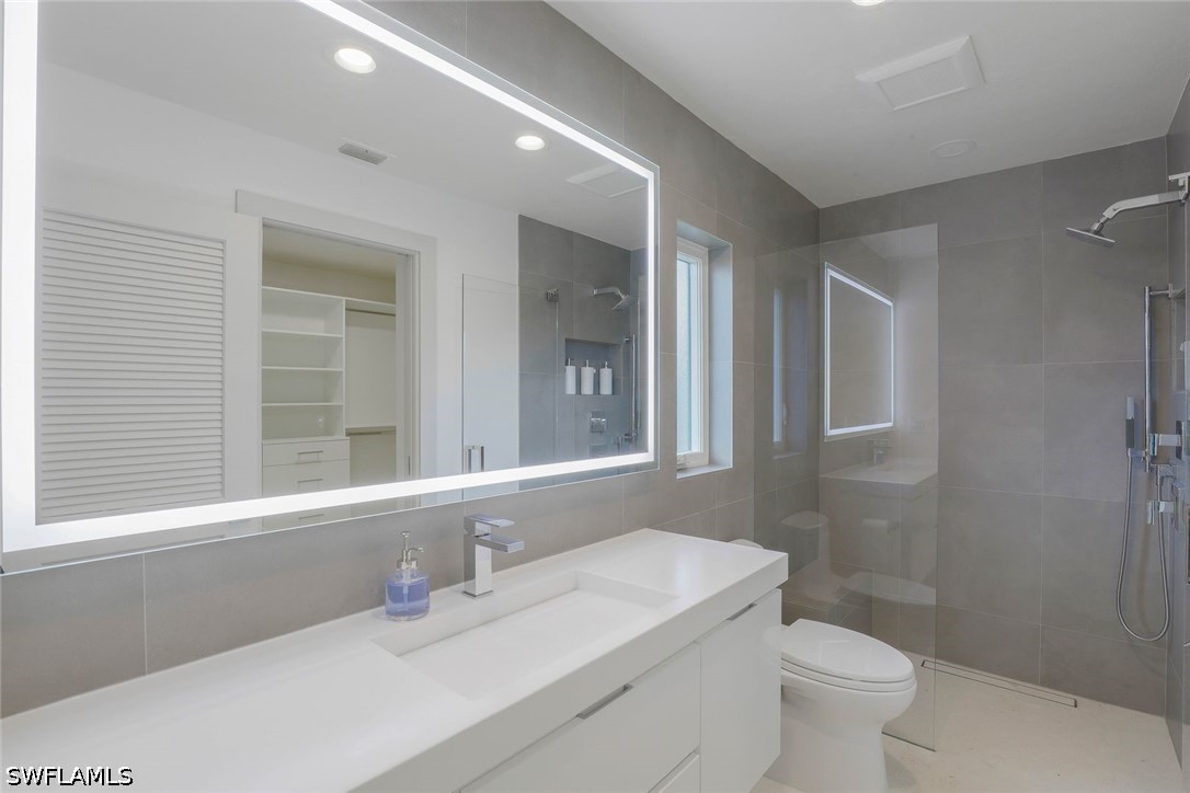 3 Bed Pool Home for Sale in Moorings, photo 15