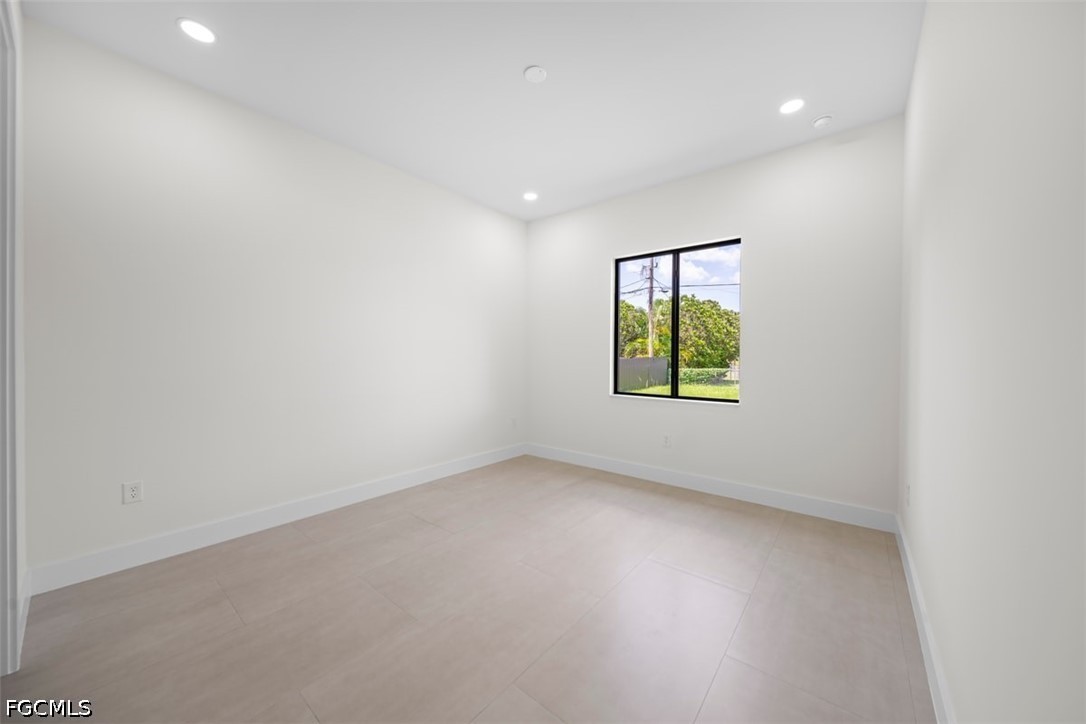 3 Bed SingleFamilyResidence for Sale in Cape Coral, photo 15