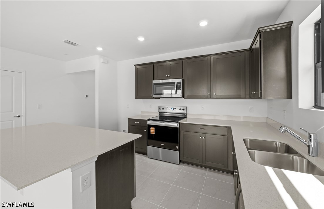4 Bed SingleFamilyResidence for Sale in Whispering Lakes, photo 15