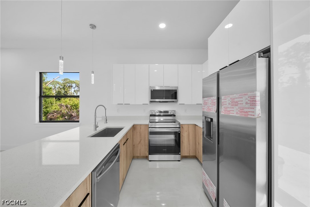 3 Bed SingleFamilyResidence for Sale in Lehigh Acres, photo 15