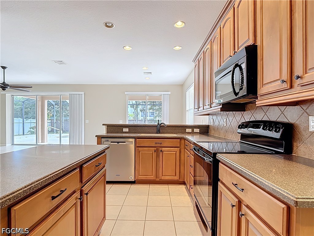 5 Bed Pool Home for Sale in Promenade West, photo 15