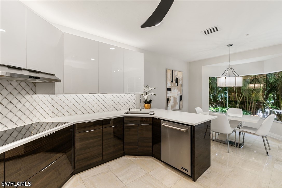 3 Bed Condominium for Sale in Colonade, photo 15