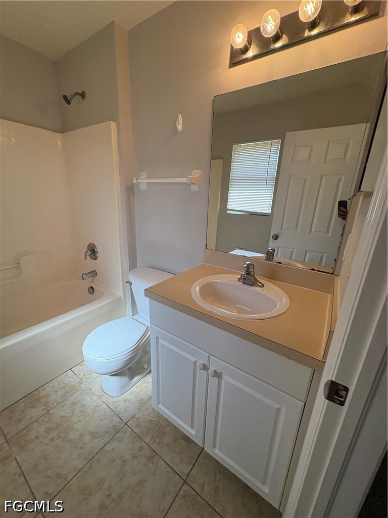 3 Bed SingleFamilyResidence for Sale in Fort Myers, photo 15