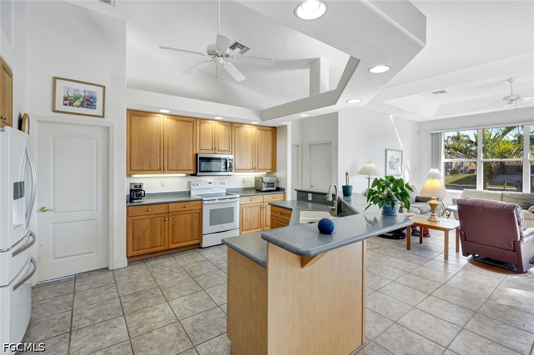 3 Bed Pool Home for Sale in Cape Coral, photo 15