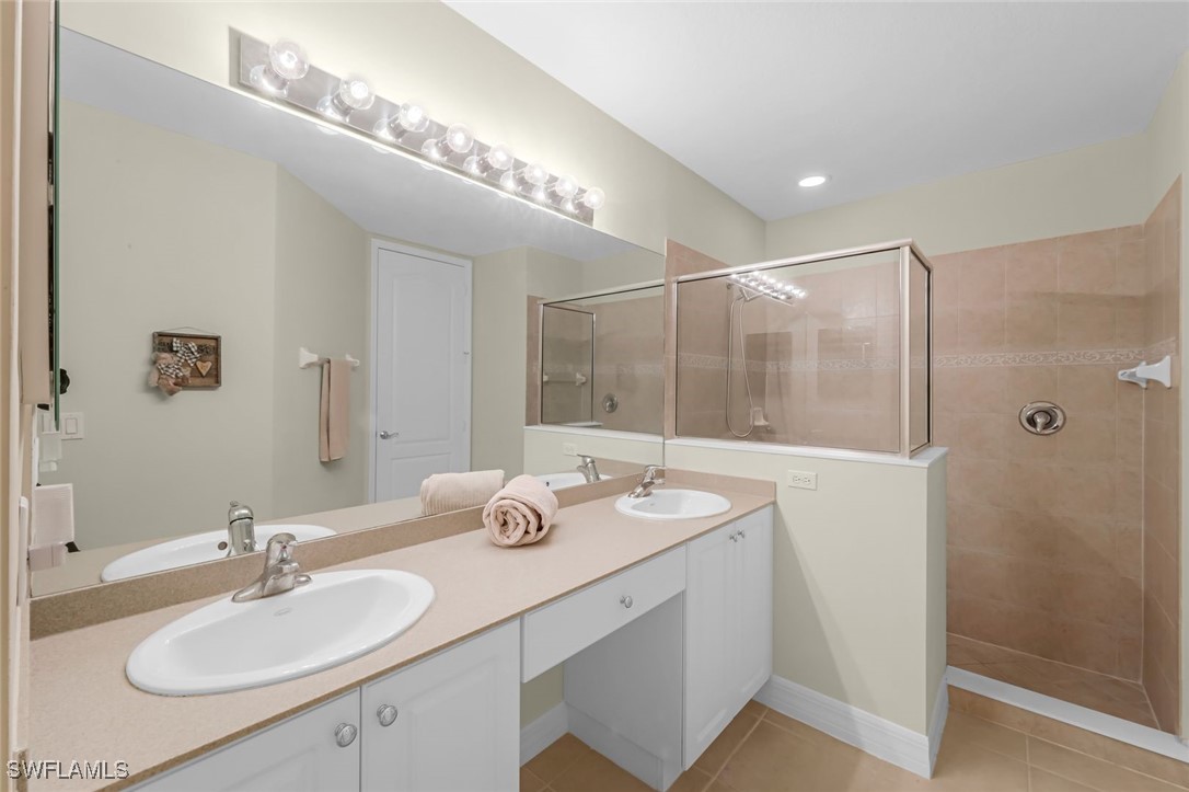 3 Bed Waterfront Home for Sale in Fort Myers, photo 16