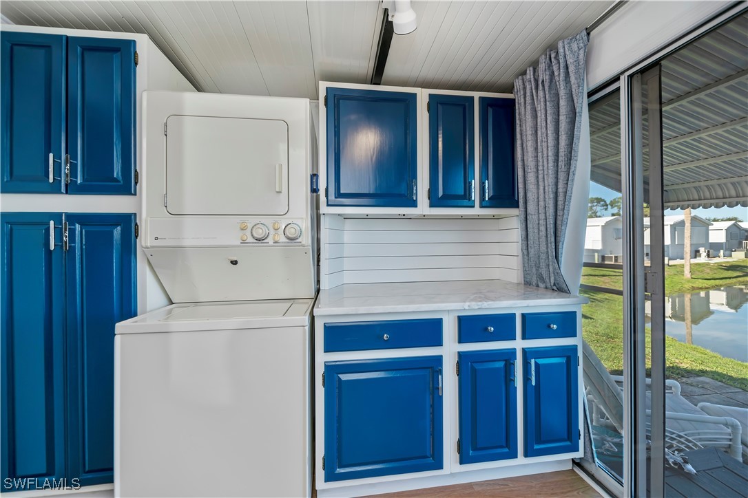1 Bed Waterfront Home for Sale in North Fort Myers, photo 16