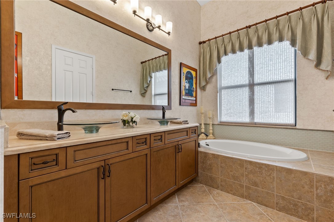 3 Bed Pool Home for Sale in Maple Ridge, photo 16