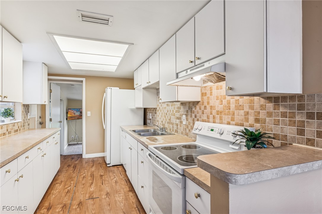 2 Bed SingleFamilyResidence for Sale in Fort Myers, photo 16