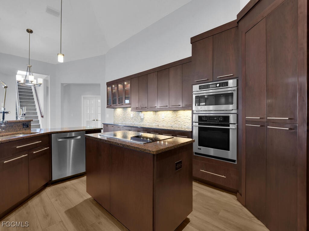 5 Bed Pool Home for Sale in Rose Garden, photo 16
