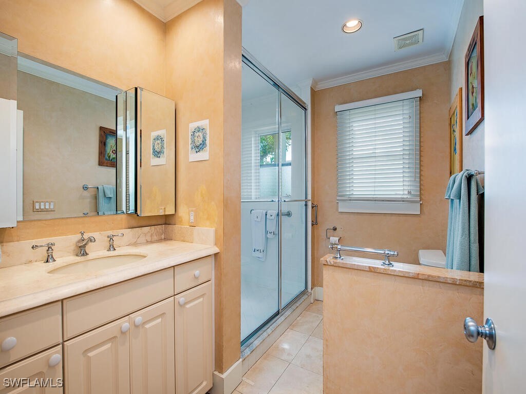 3 Bed SingleFamilyResidence for Sale in Olde Naples, photo 16