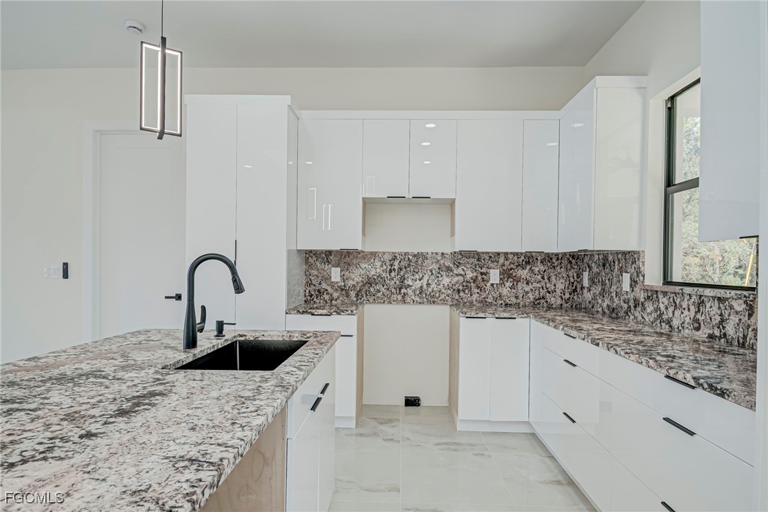 3 Bed SingleFamilyResidence for Sale in Lehigh Acres, photo 16