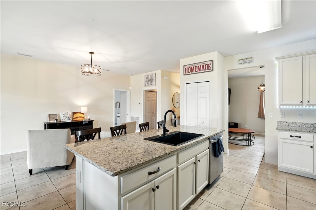 4 Bed SingleFamilyResidence for Sale in Cape Coral, photo 16
