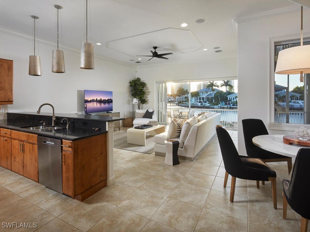 6 Bed Pool Home for Sale in Park Shore, photo 16