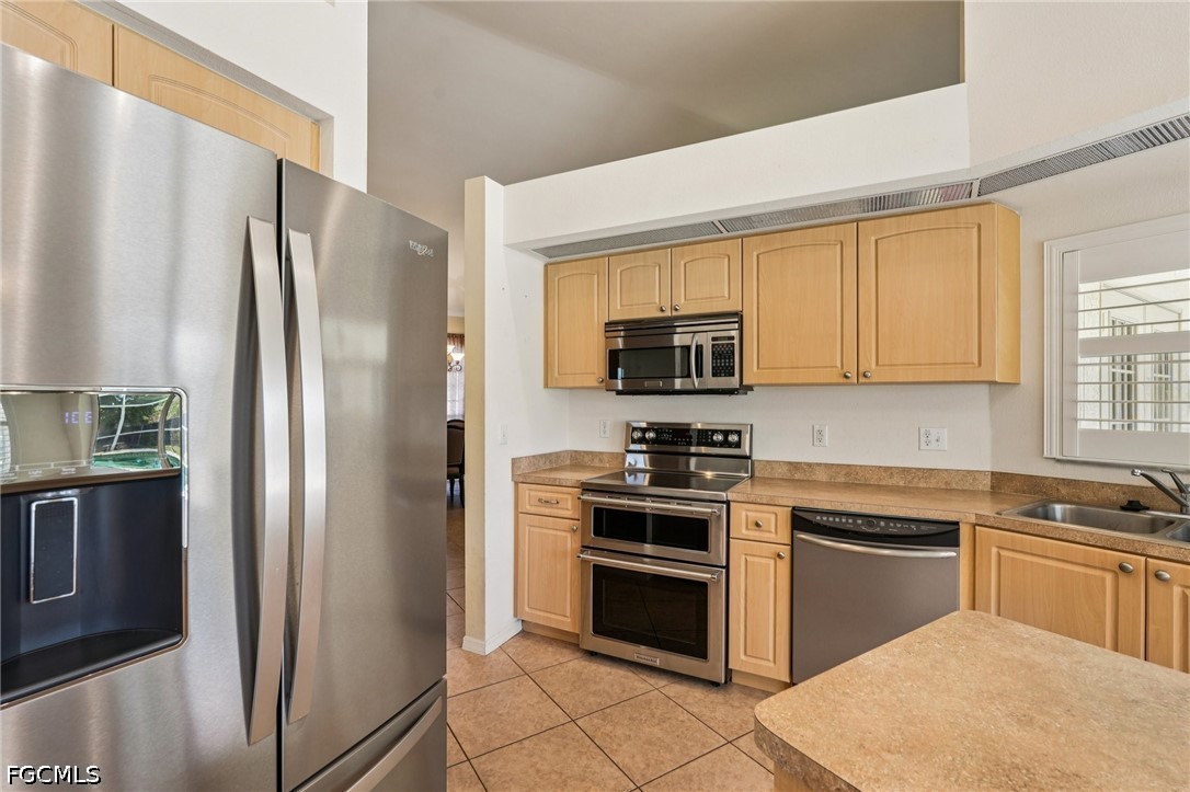 3 Bed Pool Home for Sale in Lehigh Acres, photo 16