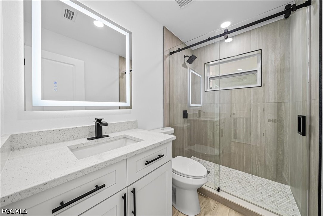 2 Bed SingleFamilyResidence for Sale in Fort Myers, photo 16
