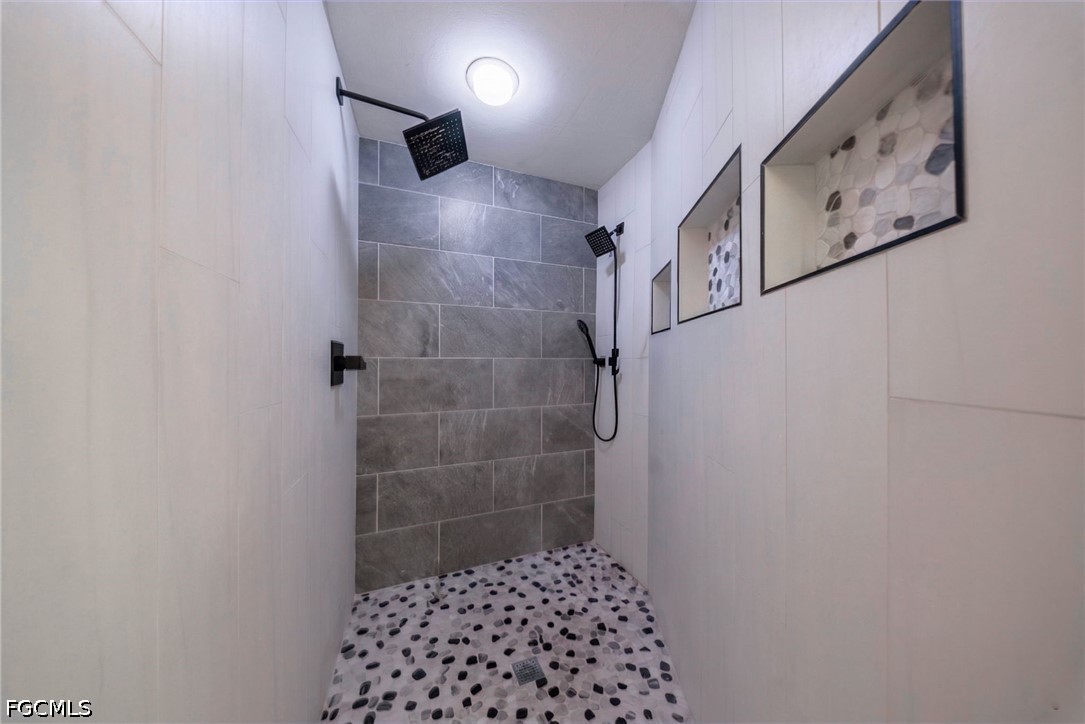 3 Bed SingleFamilyResidence for Sale in Cape Coral, photo 16