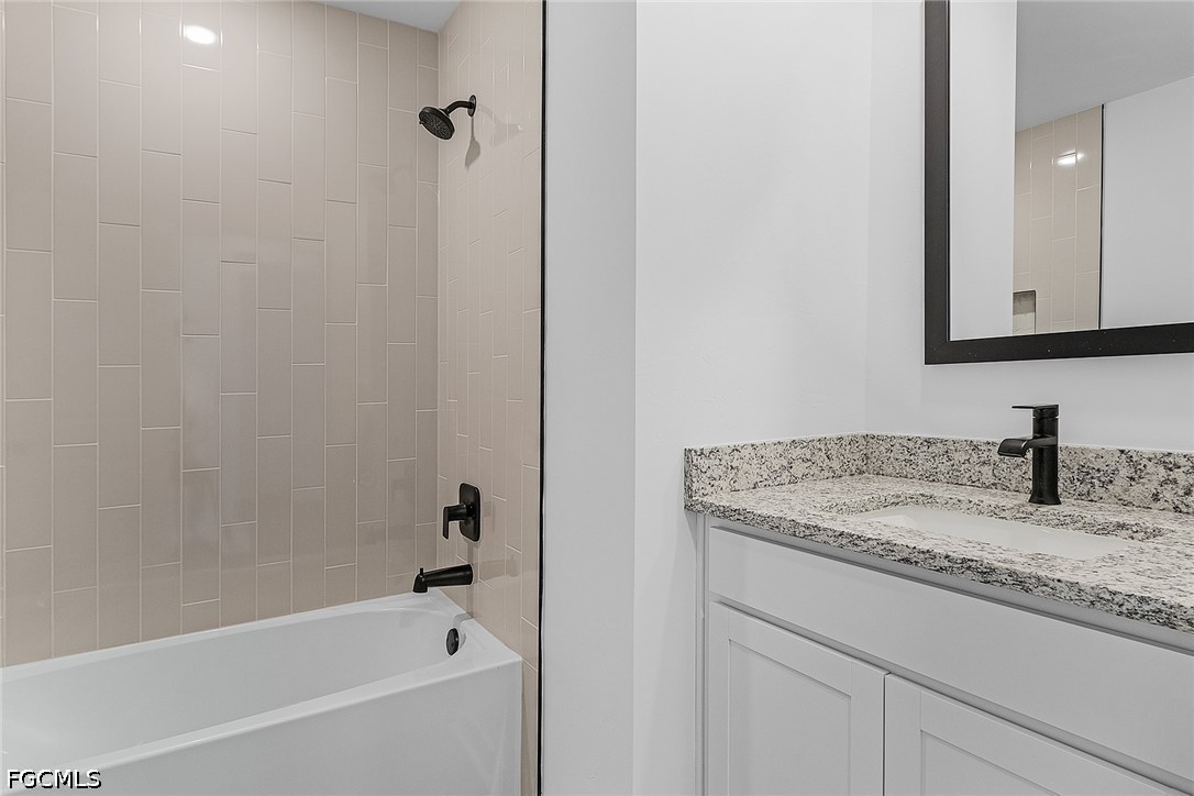 3 Bed SingleFamilyResidence for Sale in Mirror Lakes, photo 16