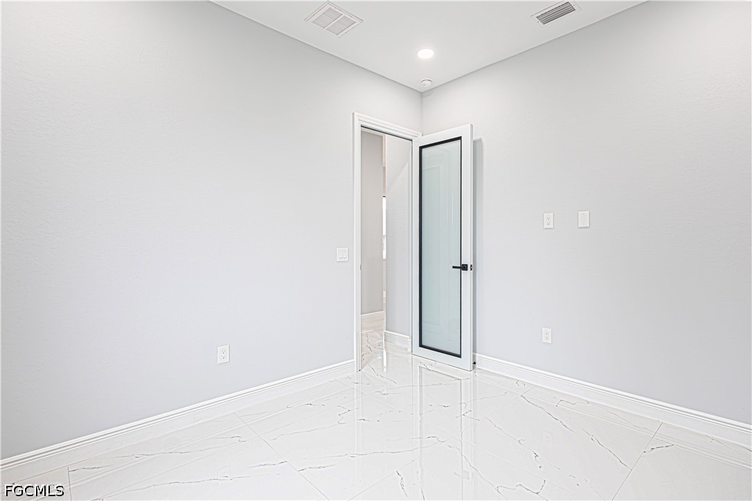 3 Bed SingleFamilyResidence for Sale in Lehigh Acres, photo 16