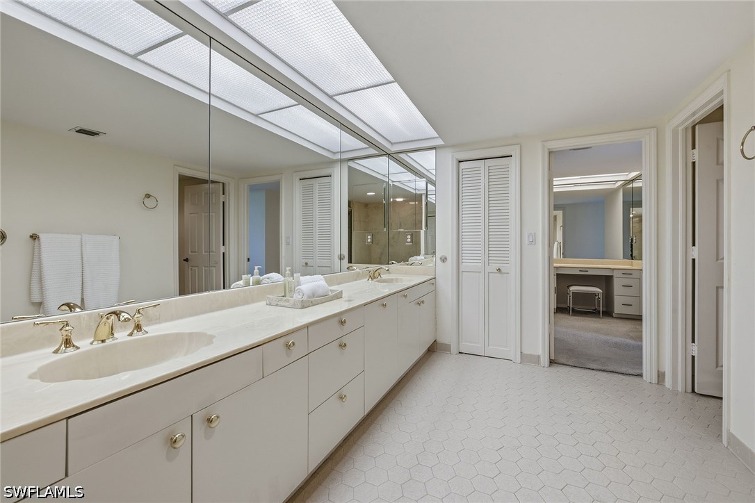 3 Bed Condominium for Sale in Grosvenor, photo 16