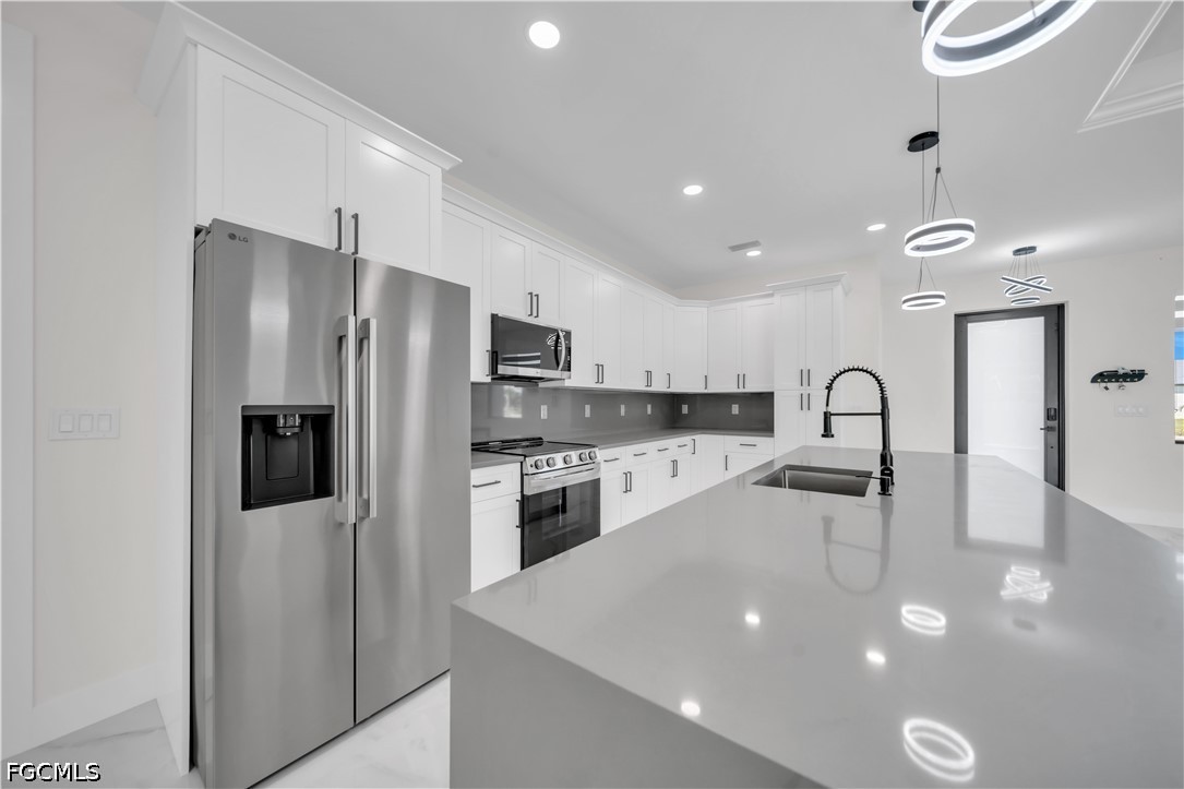 3 Bed SingleFamilyResidence for Sale in Cape Coral, photo 16