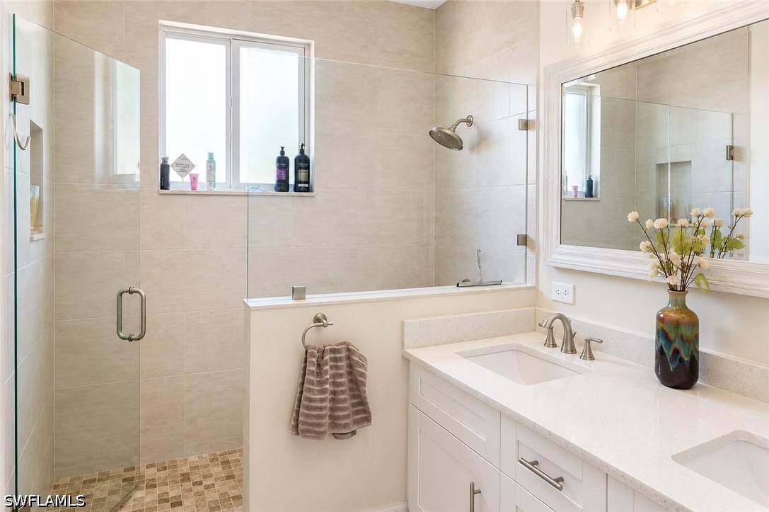 3 Bed SingleFamilyResidence for Sale in Naples, photo 16