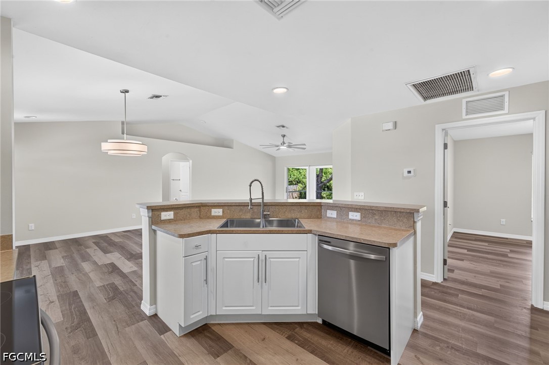 3 Bed SingleFamilyResidence for Sale in Lehigh Acres, photo 16