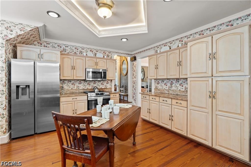 5 Bed Pool Home for Sale in Riverside, photo 16