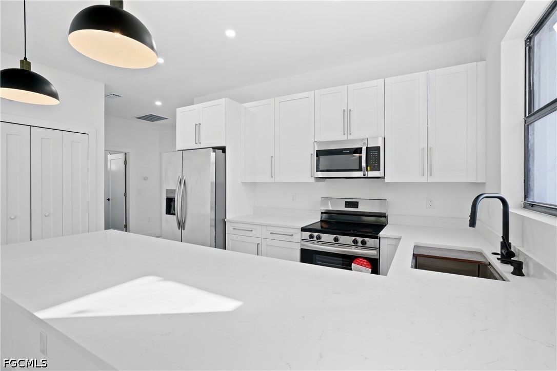 3 Bed SingleFamilyResidence for Sale in Lehigh Acres, photo 16